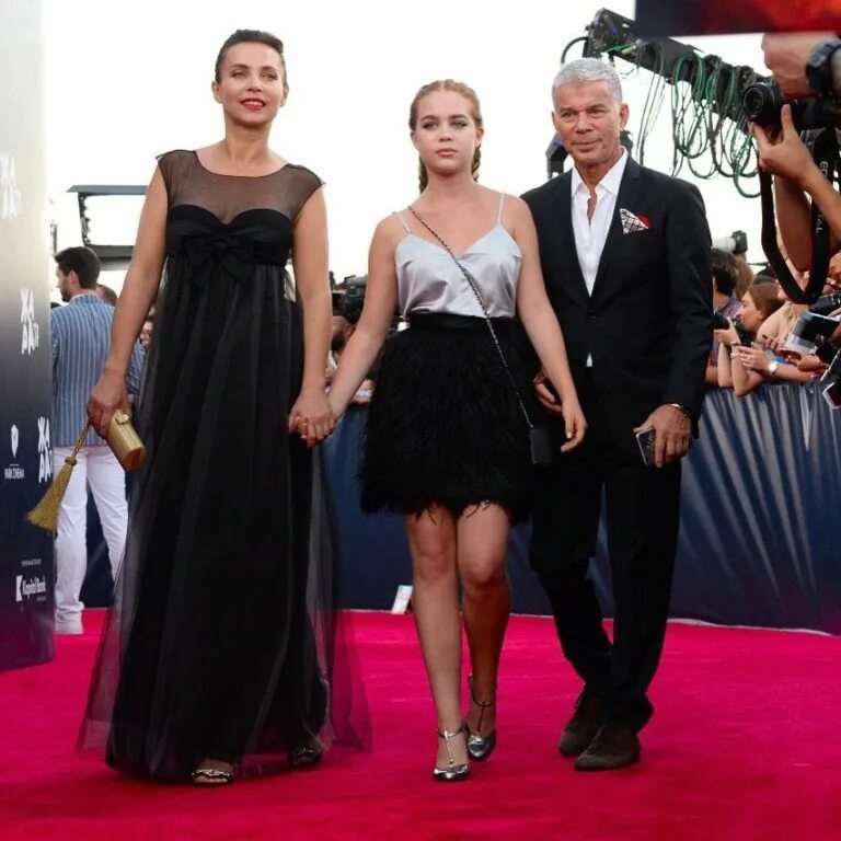 олег газманов дочь марианна. марианна газманова. дочь газманова марианна 2020. сколько лет дочери олега газманова. дочь олега газманова.