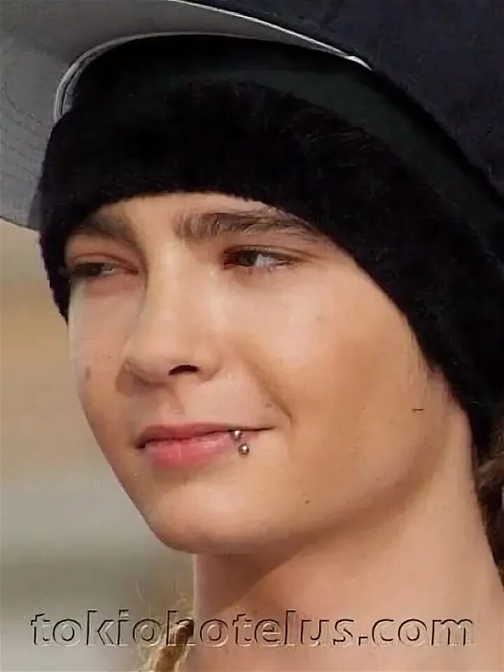 Том каулитц руки. Tom kaulitz 2007. том каулитц 2007. том каулитц 2009. том каулитц 2010.