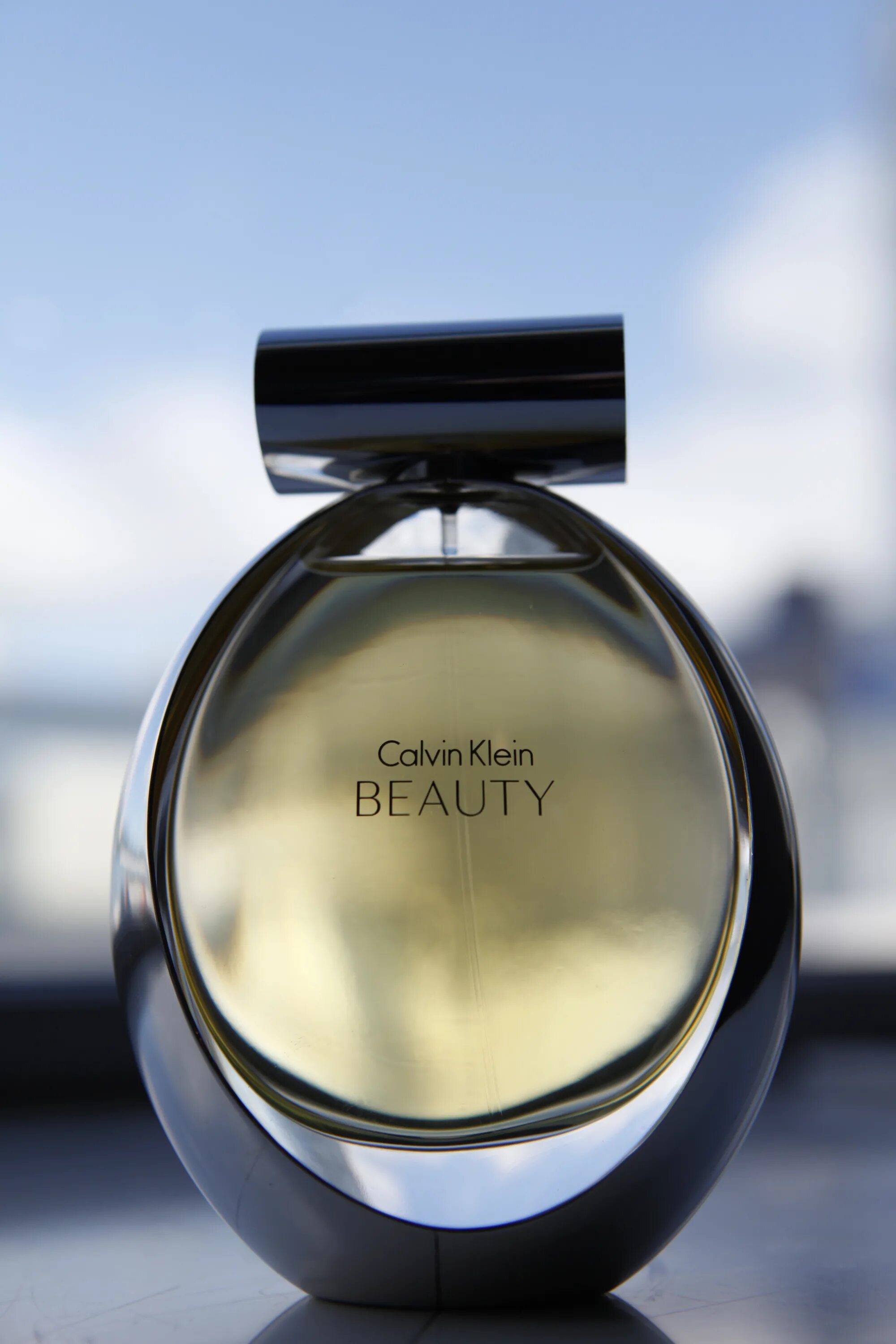 Кляйн шер. Кельвин Кляйн Бьюти. Calvin Klein Beauty 100ml. Calvin Klein Beauty (w) EDP 100ml. Кельвин Кляйн Шер Бьюти Парфюм Кельвин Кляйн.