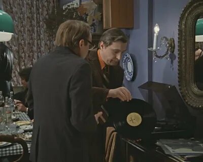 Кто играет главную роль в служебном романе