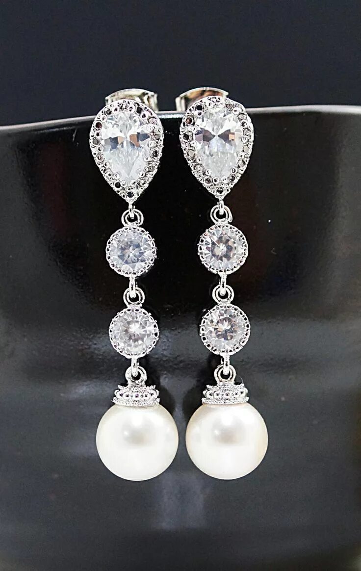 Висячие серьги на свадьбу. Длинные серьги с кристаллами сваровски. Серьги tassel jacob and co. Серьги белые длинные. Серьги со стразами.