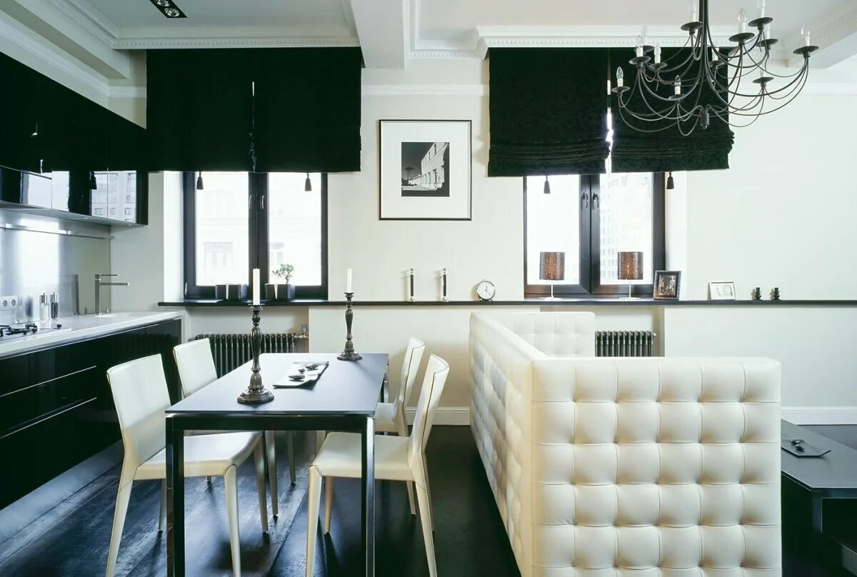 Кухня гостиная черная. Черно-белые кухни в интерьере. Черно белый интерьер. Черно белая кухня гостиная. Бело черная кухня гостиная.