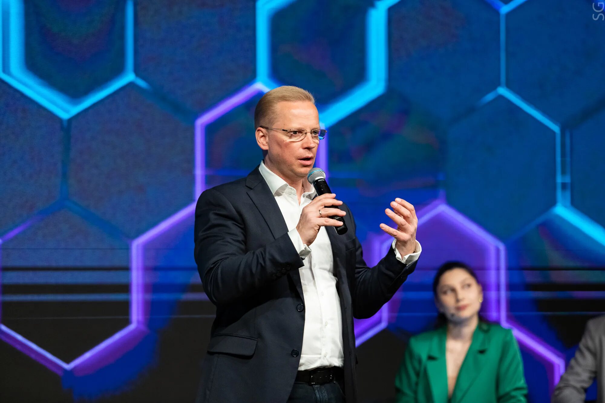 Эрнест мацкявичюс. Далия мацкявичюс. Эрнест мацкявичюс телеведущие канала «россия-24». Телеведущий эрнест мацкявичюс. Далия мацкявичюте.