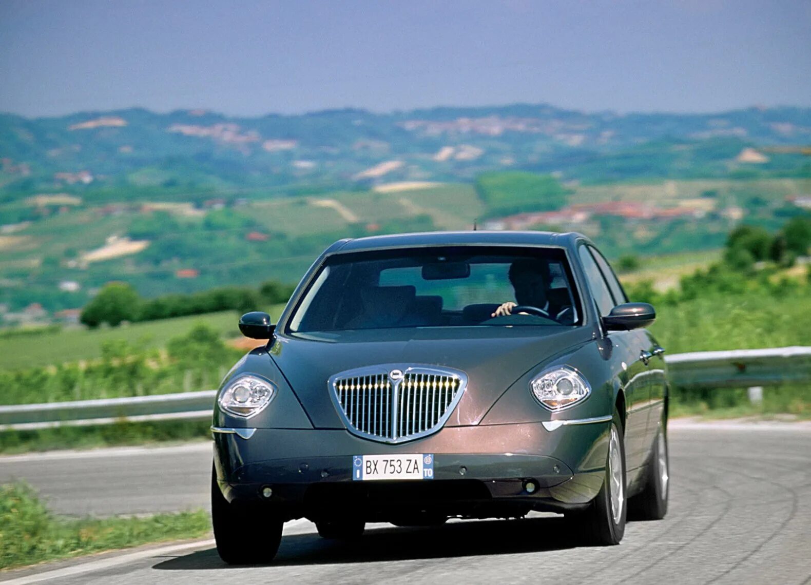 2002 Lancia thesis. Автомобиль Lancia thesis. Лянча thesis. Lancia thesis (2001-2007).