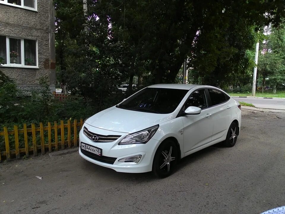 Солярис стайл. Hyundai solaris 2015 спорт. Бампер лексус стайл на солярис. Hyundai solaris lexus style. Антихром солярис 2 синий.