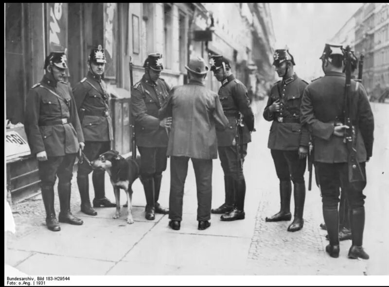 Полиция военного времени. Полиция Германии 1920е. Полиция Германии 1900. Полиция Веймарской Республики.