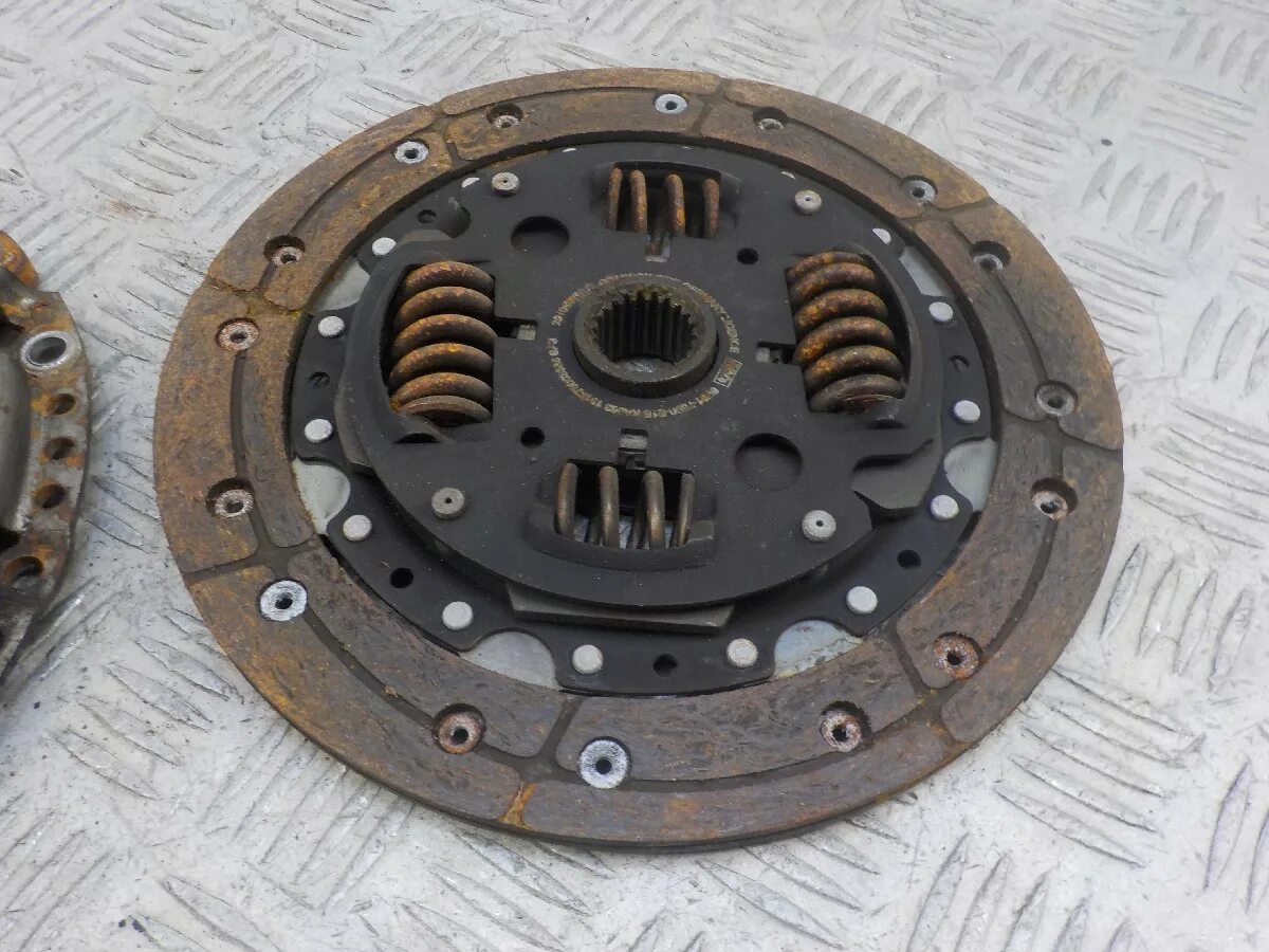 Сцепление валео киа рио 3 1. Сцепление рено логан 1. Замена сцепления ларгус 16 клапанов. Комплект сцепления ситроен с4. 834027 валео.