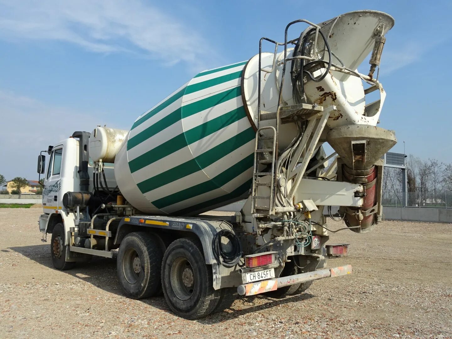 Автобетоносмеситель 581482. Бетон машина. Бетономешалка concrete mixer. Бетоносмеситель исузу. Бетон выгрузка м400 миксер насос.