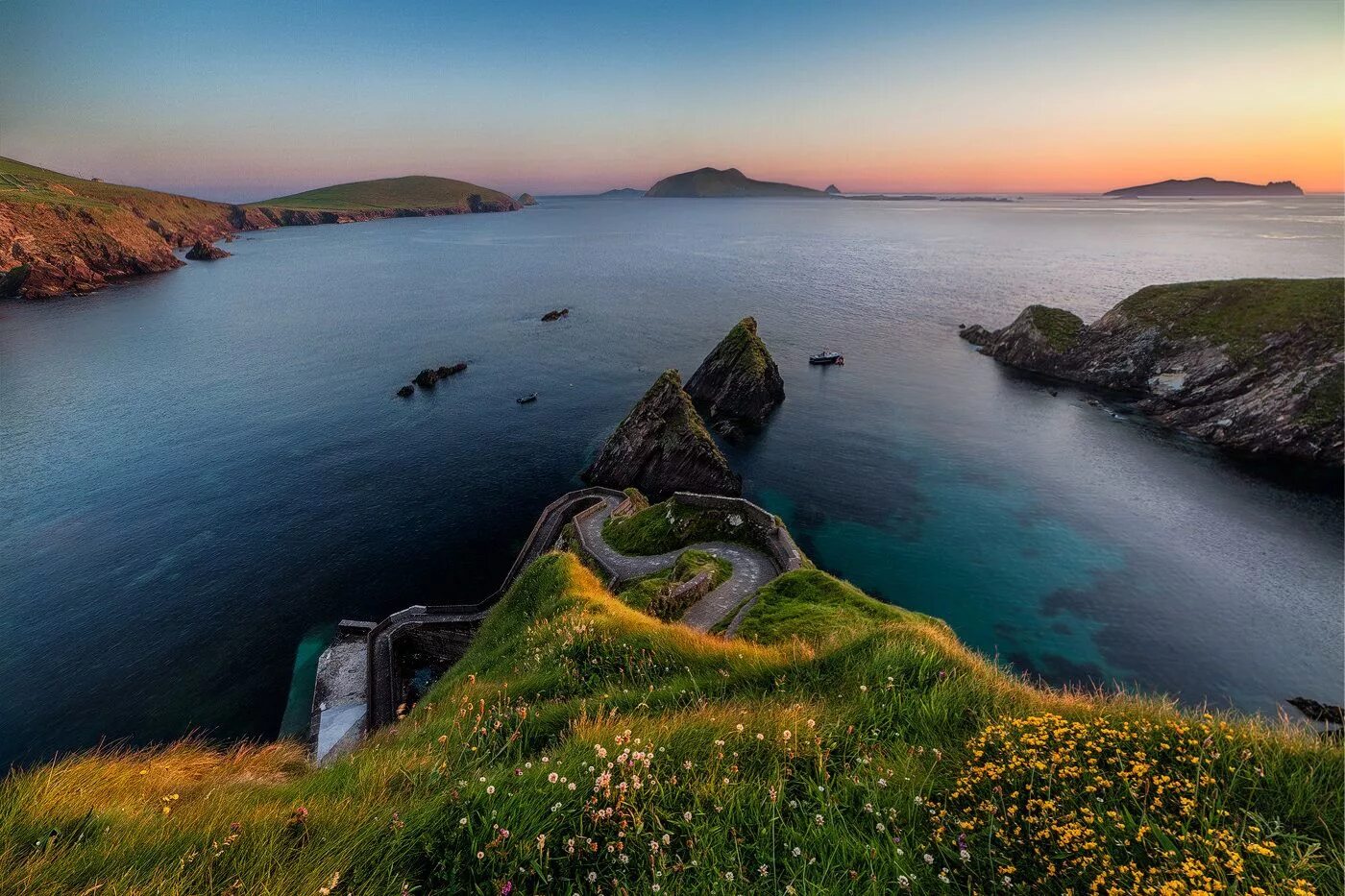 Изумрудный остров Ирландия. Северная Ирландия ландшафт. Ирландия Дублин природа. Утёсы мохер Ирландия. Northern irish