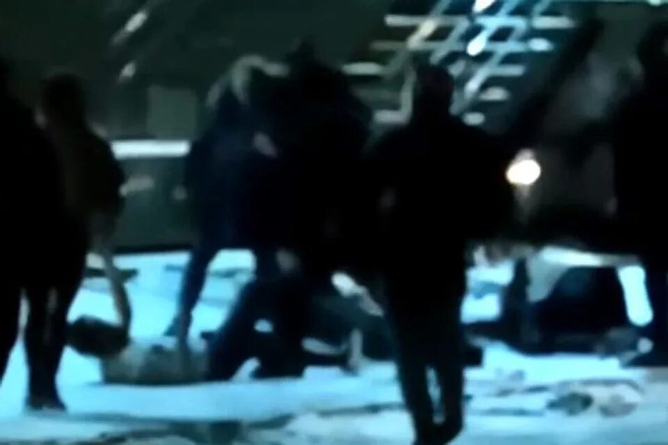 Анатолий рожков омон. По мнению. 300 спартанцев тони раут гарри топор. Люди на рок концерте. Толпа в ночном клубе.