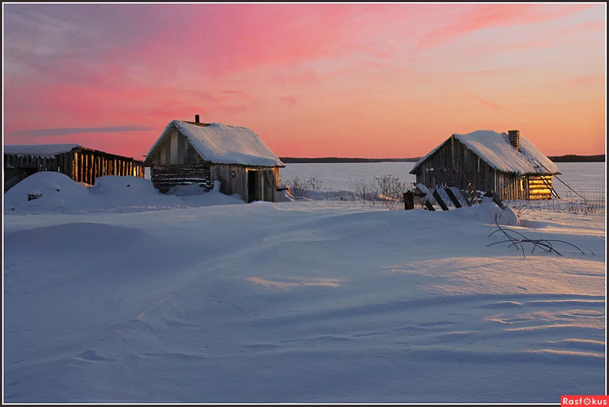 деревня зимой. глухая деревня зимой. деревни урала зимой. глухая деревня зимой. зима в деревне.