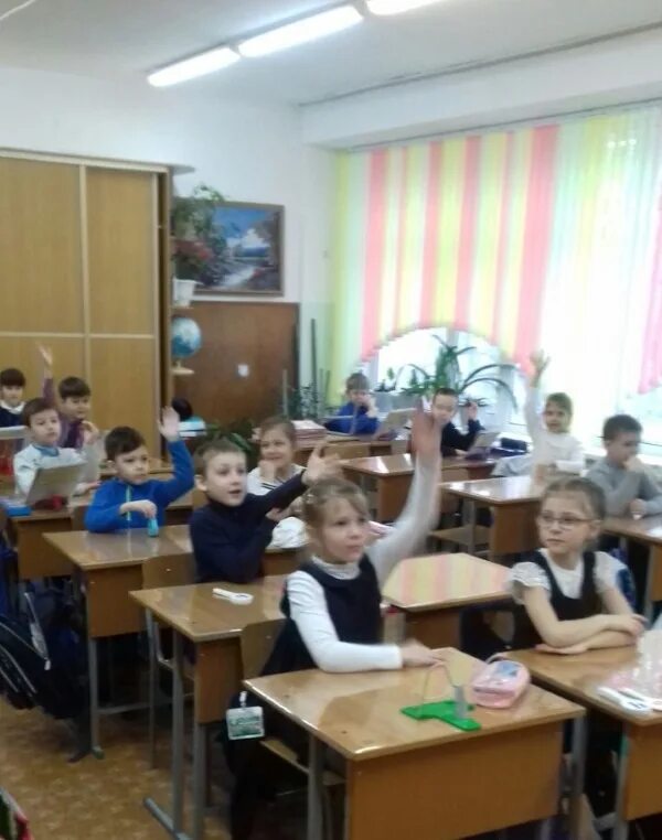 Способность к учебе. Ученицы 9 класса. Красивые русские девушки в школе. Девочки 7 класса пришли. Красивые школьные девочки.