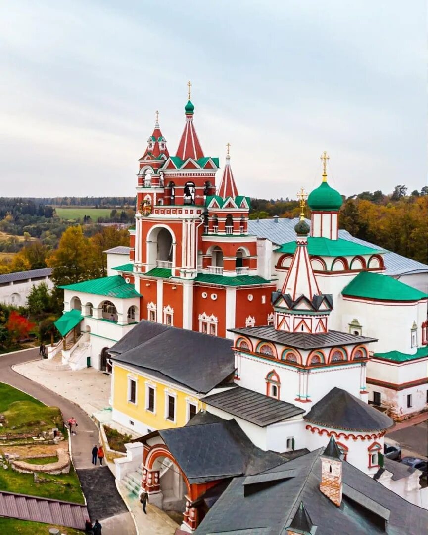Звенигород саввино сторожевский. Мужской монастырь в звенигороде саввы сторожевского. Савинно сторожеский монастырь \. Саввино-сторожевский монастырь. Звенигород монастырь саввы.