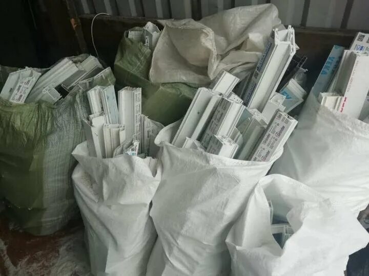 Отходы пвх оконного профиля. Утилизация пвх отходов. Пвх вторсырье. Отходы пвх оконного профиля. Пвх профиль отходы.