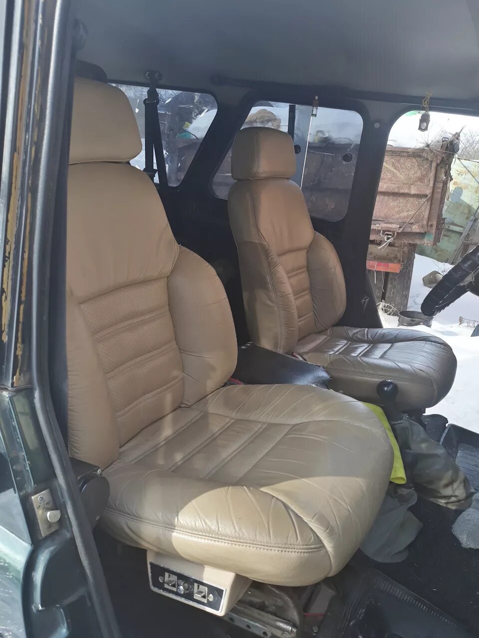 Заднее сиденье уаз 3151. Сиденья уаз хантер. Уаз хантер 3151 задние сиденья. Уаз 31519 салон. Сиденья уаз хантер.