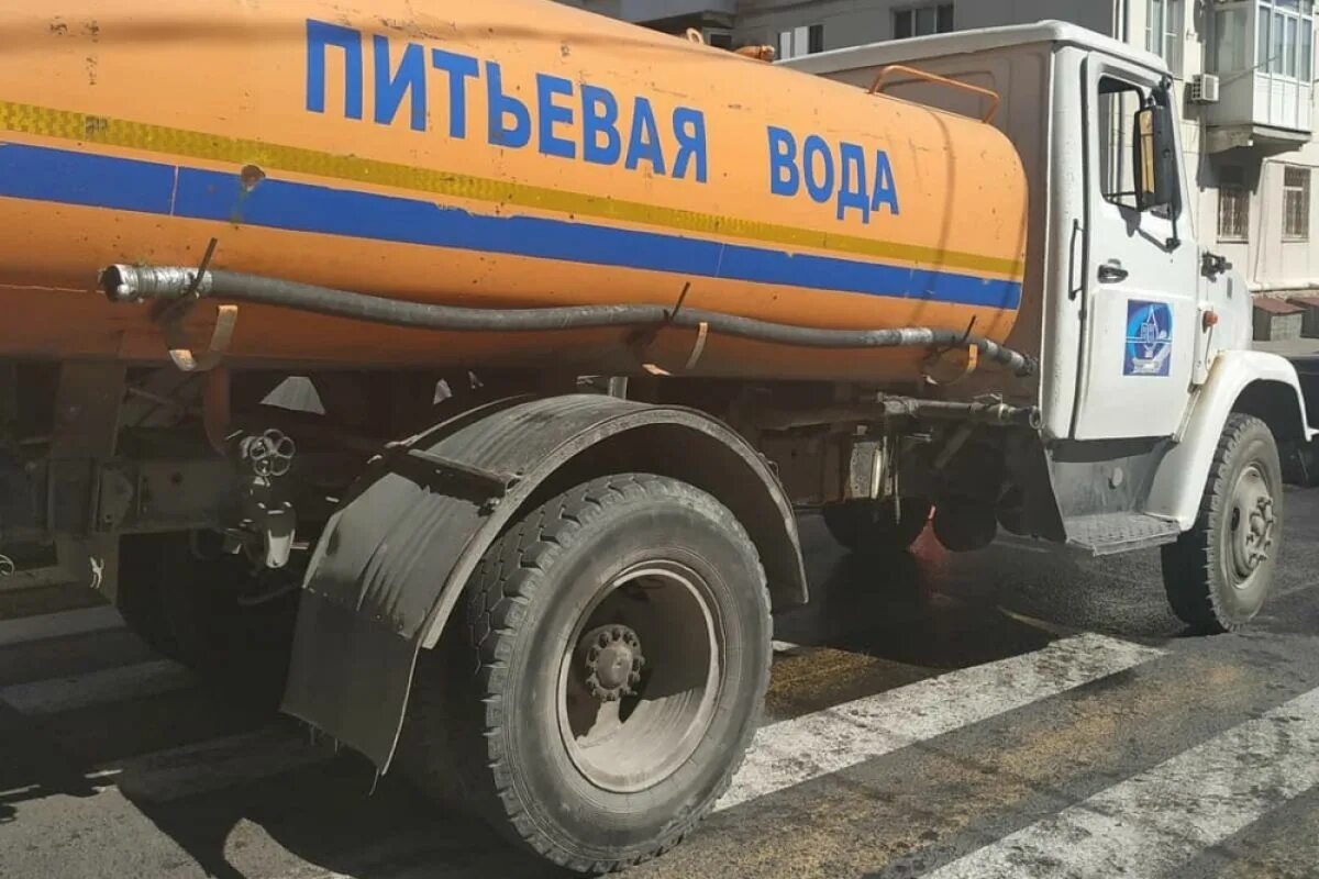 Водовозка - Урал-3751. Подвоз воды. Подвоз питьевой воды автоцистернами. Цистерна для подвоза воды. Цистерна питьевой воды