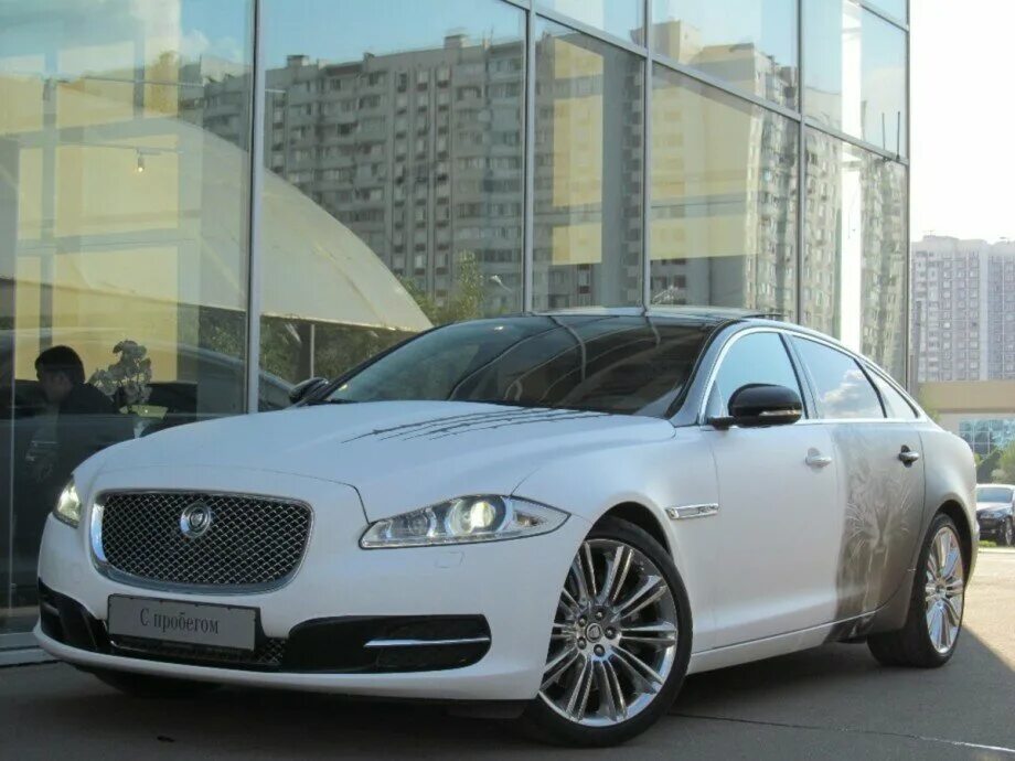 Jaguar дизель. Yaguar XJ IV белая. Ягуар XJ 351. Ягуар XJ 2013. Ягуар XJ long.