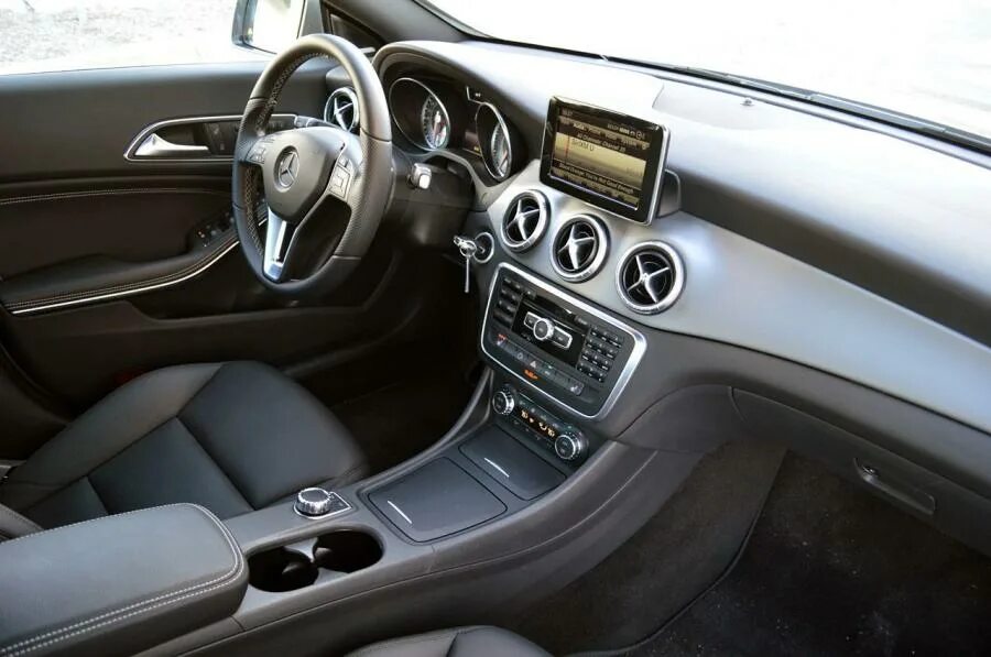 Интерьер Mercedes-Benz CLA250 AMG Sports Package Edition 1 в кузове C117, выпуск