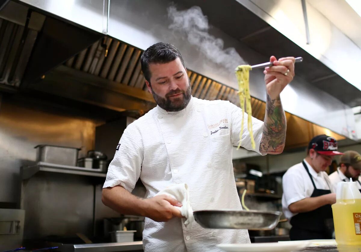 Шеф-повар эктор хименес. Шеф повар сделай сам. Илья мишлен шеф повар. Шеф повар сделай сам. Шеф повар сделай сам.