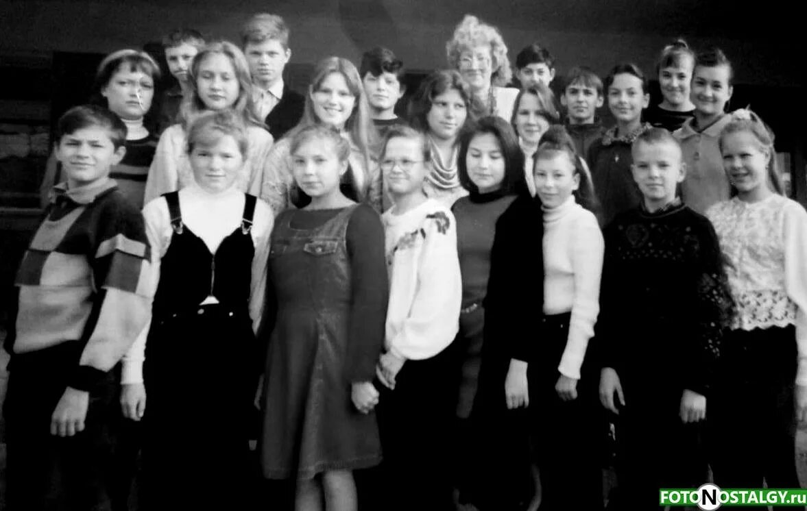 Пионерская школа екатеринбург. Пионерская школа екатеринбург. Школа с пионеры холмск. Пионерки в школьной форме. Пионерская школа.