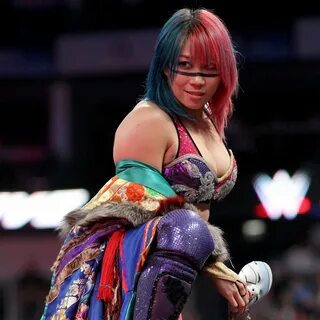 Asuka WWE aka Kana real name Kanako Urai 浦 井 佳 奈 子.