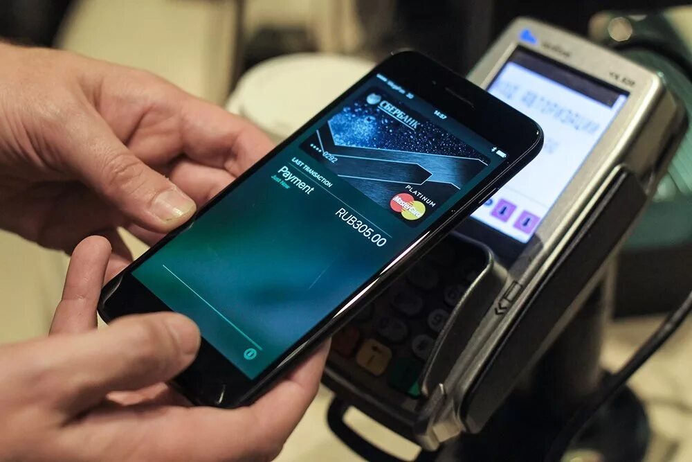 Бесконтактная оплата с телефона. Платить телефоном. Apple pay. Российский смартфон. Чтоб расплачиваться телефоном