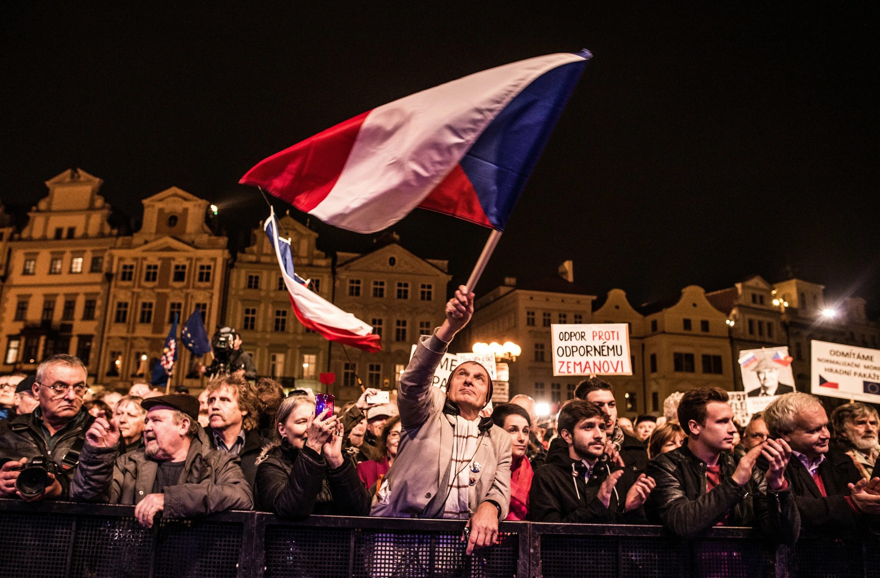 Чехия против россии. Протесты в Чехии 2022. Чехословакия протесты в Праге. Митинг в Чехии. Демонстрация в Чехии.