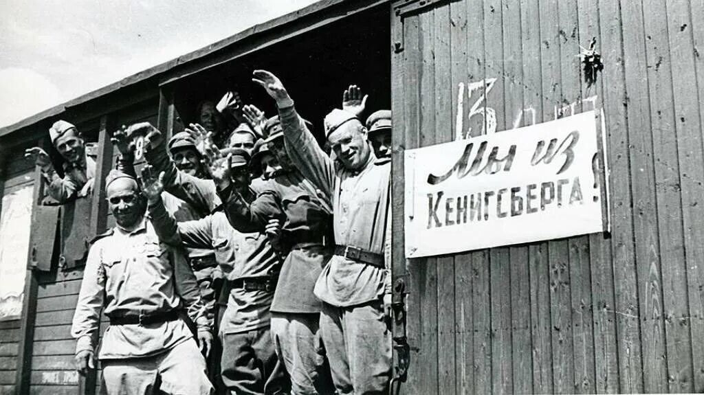Демобилизация 1945. Возвращение солдата домой вов. возвращение солдат с фронта домой 1945. эшелон победы 1945. эшелон на дальний восток 1945.