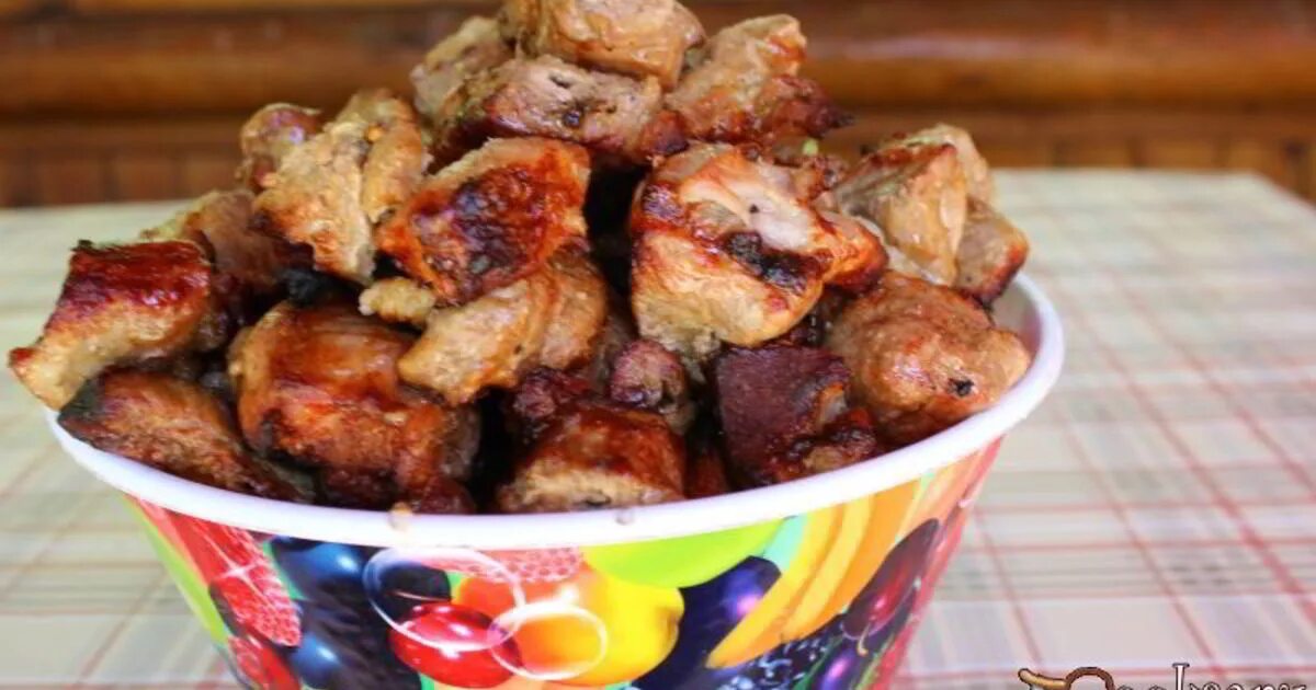 Шашлычок на природе. Шашлык на шампуре. Вода мясо на шашлык. Вода мясо на шашлык. Шашлык на шампуре.