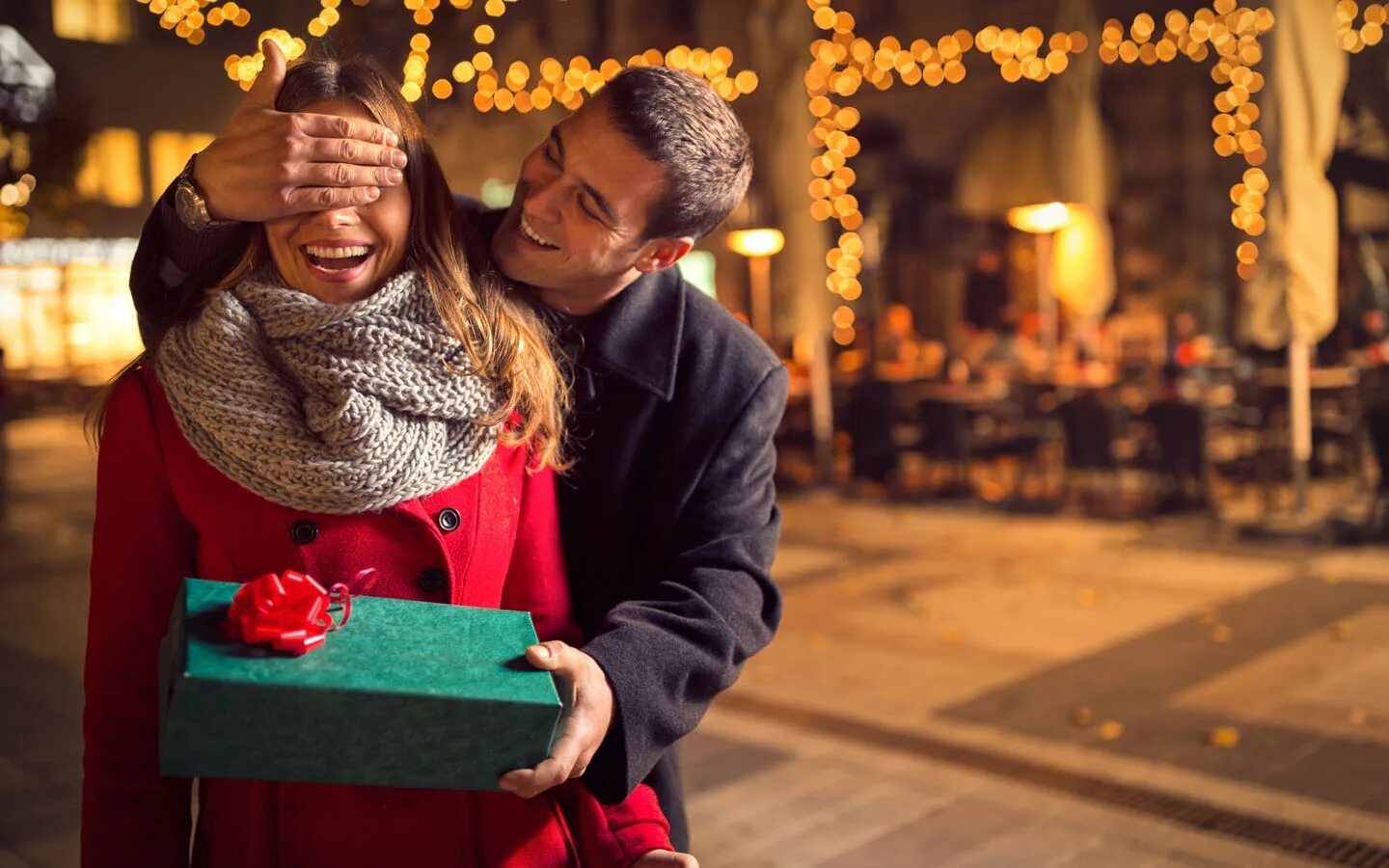 Christmas date. День Святого Валентина фото. Китайцы дарят подарки. Фото благодарных щедрых клиентов.