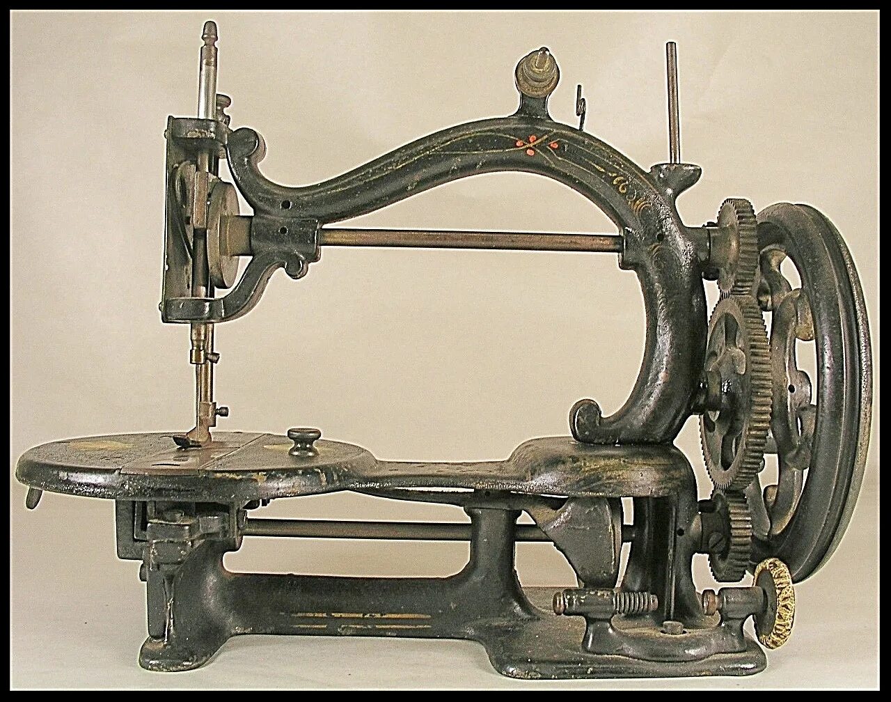 Швейная машинка 18. Швейная машина Томаса Сейнта. Швейная машинка Singer 1860 года.