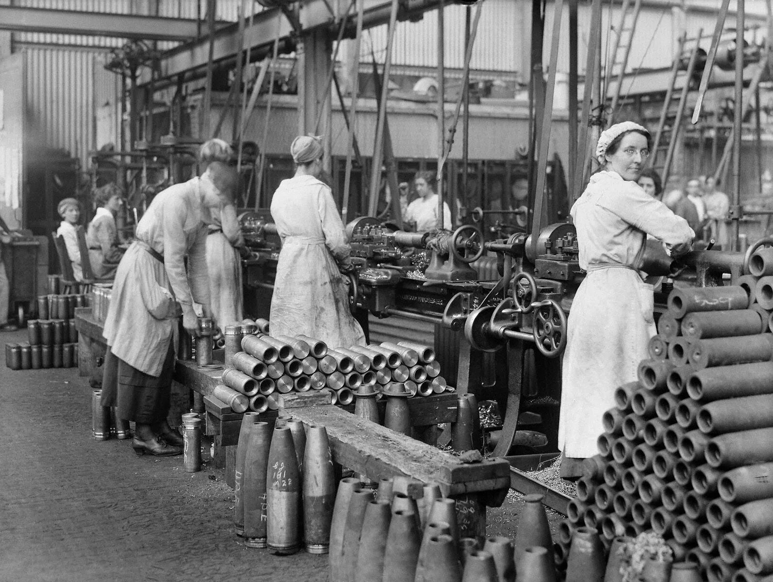 Развитие фабричного производства. Заводы Франции в 1950е. Промышленность после войны. Промышленности в годы 1 мировой.