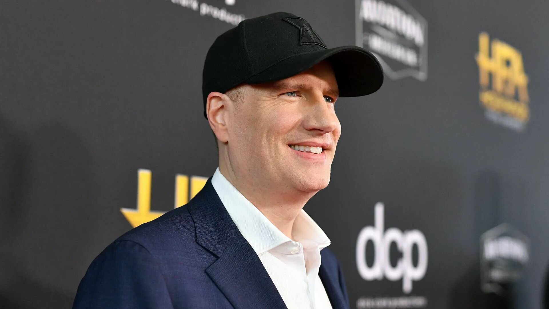 Кевин файги в кепке. Kevin feige. Глава "marvel studios", кевин файги. Кевин файги марвел. Кевин файги.