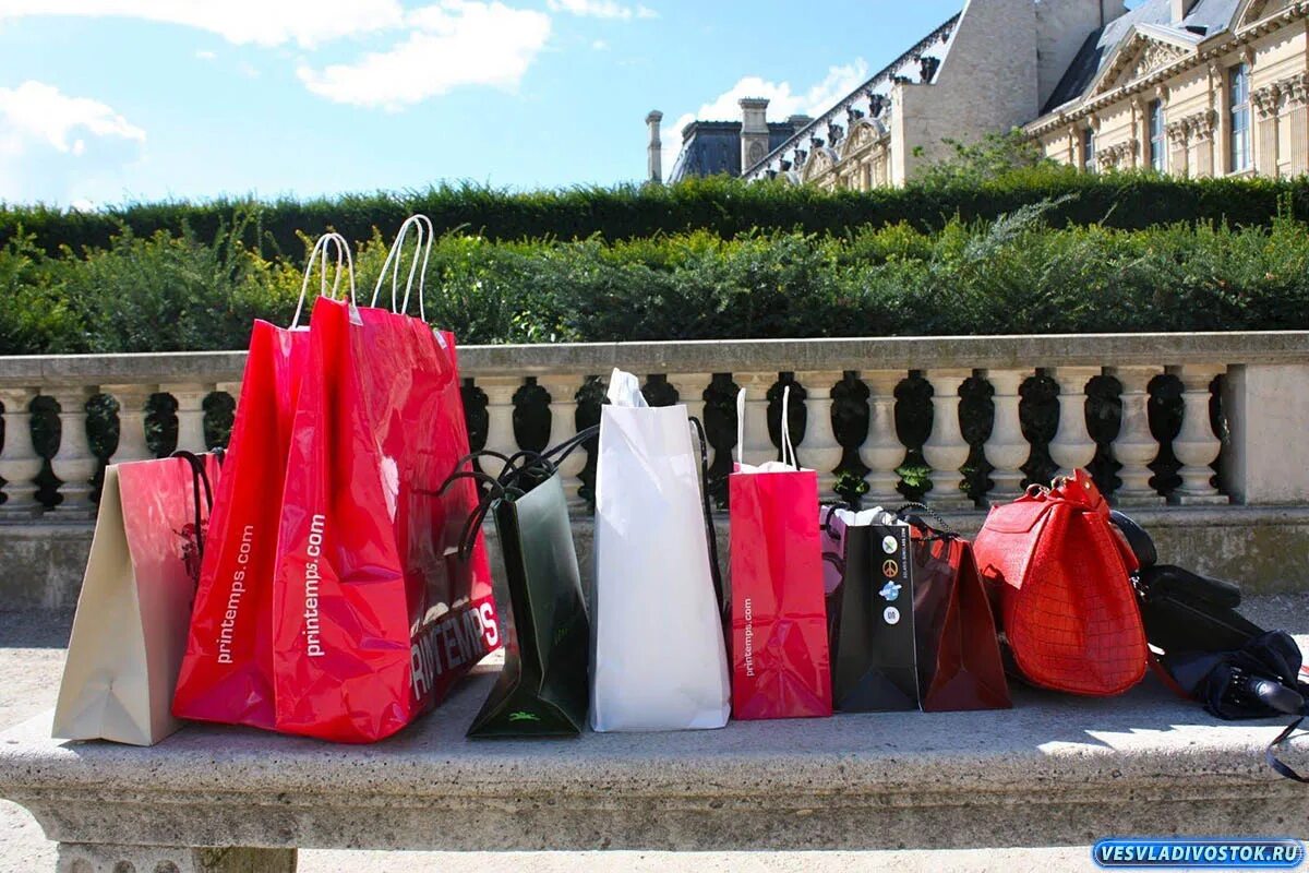 Шоппинг туризм. Shopping tour. Одежда для экскурсий по городу. Девушка шоппинг. Шоппинг сопровождение со стилистом.