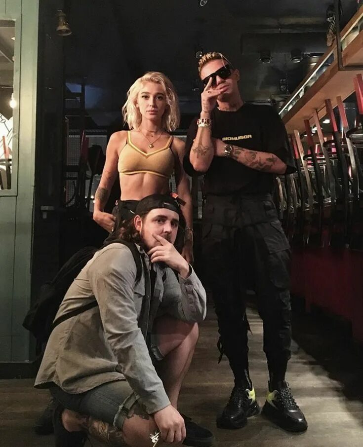 Видео ч вечеринки ивлеевой. Настя ивлеева с бокалом. Настя ивлеева на шоу иды галич. Настя ивлеева вог. Видео ч вечеринки ивлеевой.