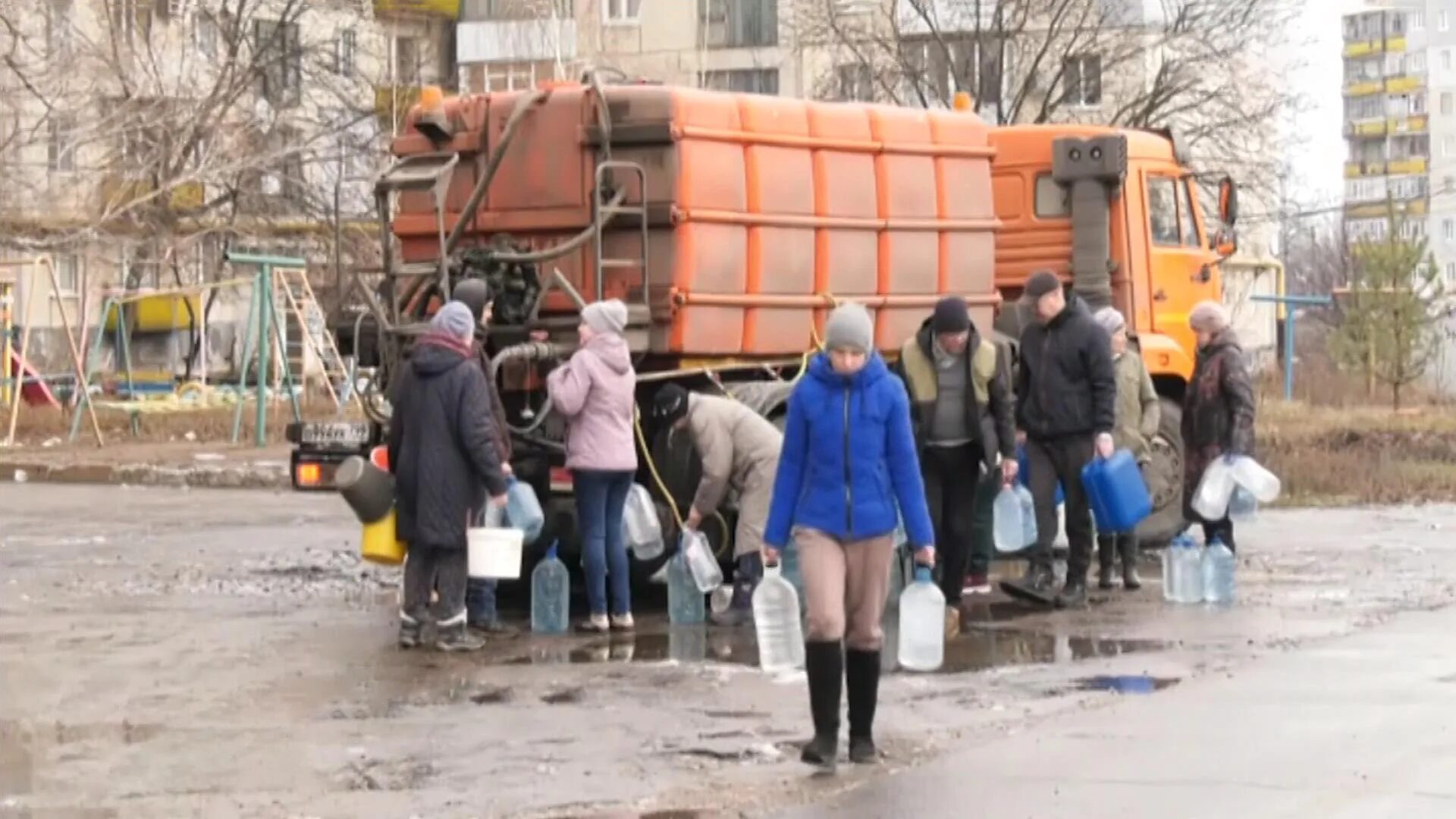 Трагедия в лисичанске. Волонтеры в Лисичанске. Лисичанск сейчас. Лисичанск коммунальные службы. Скорый Лисичанск.