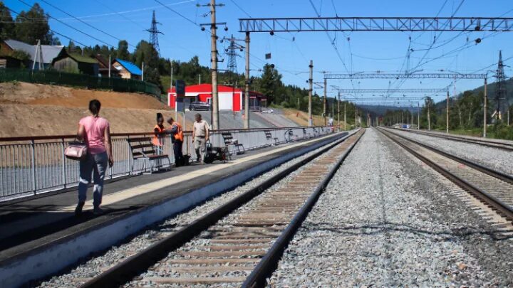 Движение поезда томск. Электропоезд Томск Кузбасс пригород. Тайга 1 Томск. Электричка Томск Тайга. Электропоезда в тайге.