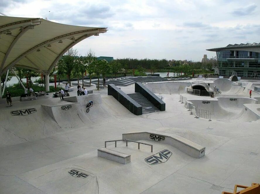 Smp Skatepark скейт парк. Скейтпарк smp в Шанхае Китай. Самый большой скейтпарк в мире. Скейт парк в Шанхае.