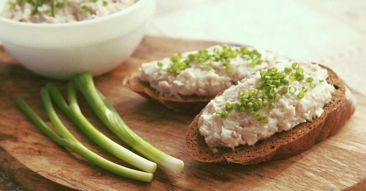 Форшмак с селедкой и яйцом. Форшмак селедочный форшмак. селёдочный форшмак классический. селедочный паштет. паштет из сельди.