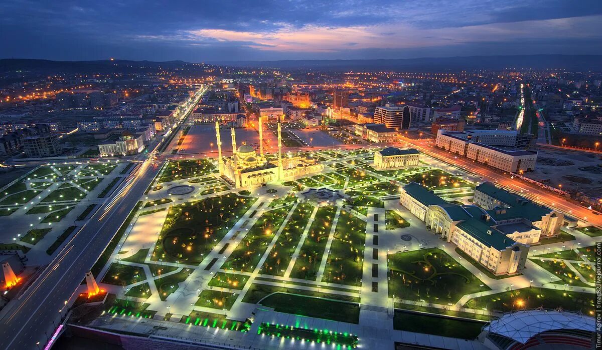 рэдиссон гостиница украина москва сити. парк веденха. пресненский район. вид на москву с воды. столица смочь.