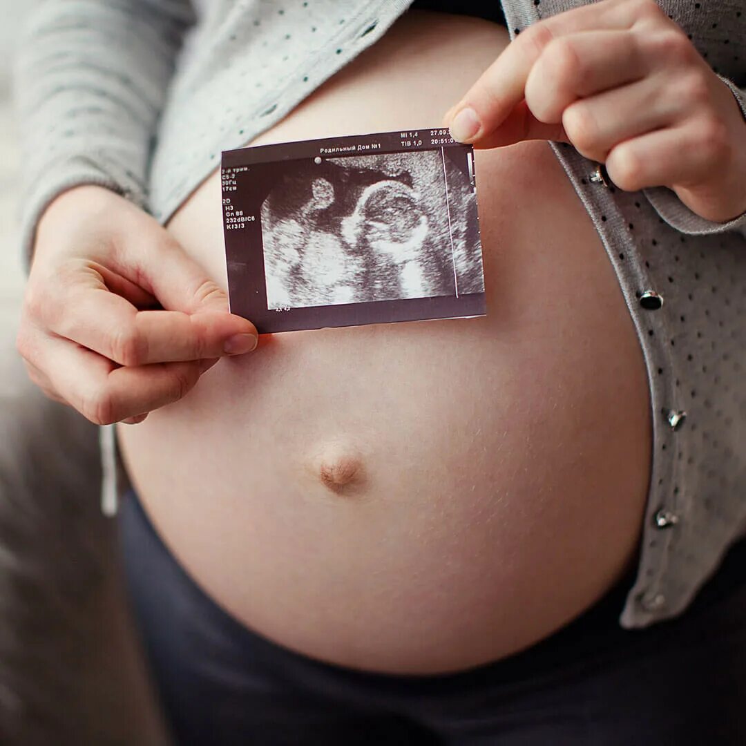 живот девушка внутри