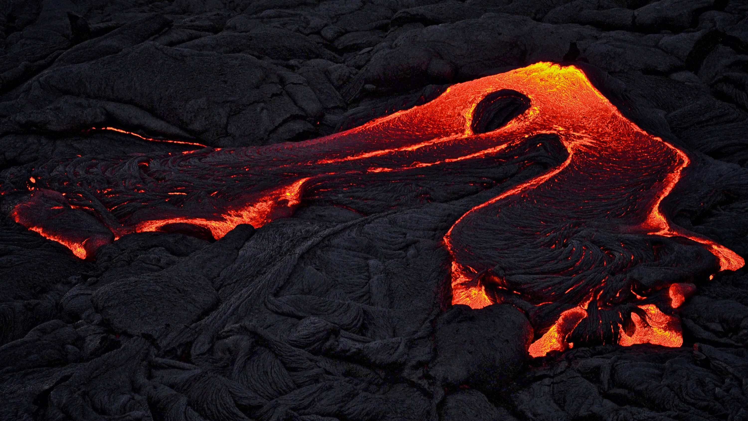 Лава магма вулкан. Камни лава магма. Извержение вулкана магма. Лавовая пещера Гавайи.
