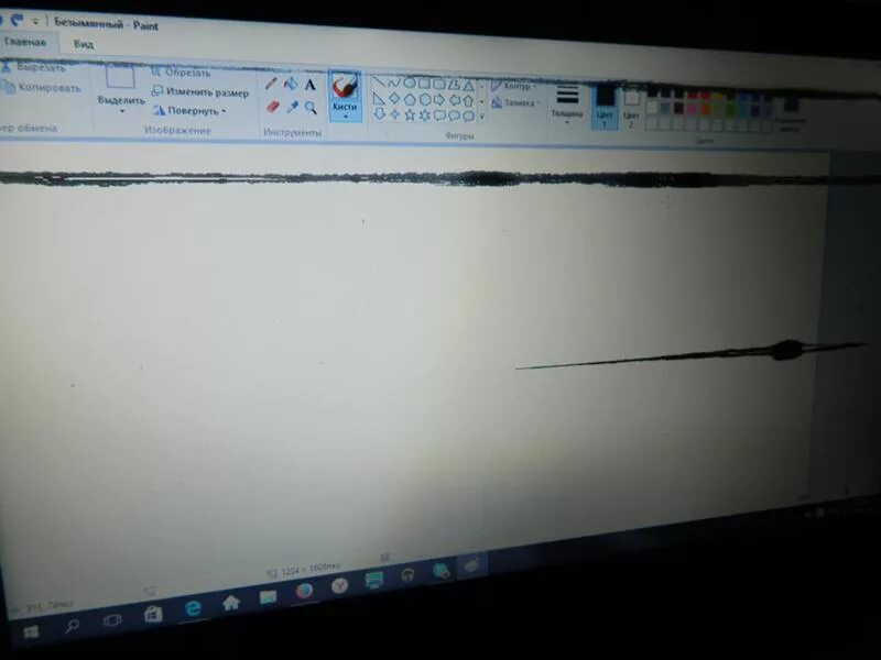 Горизонтальные линии на экране. Черное пятно сбоку на матрице ноутбука Acer. Черная полоска на экране ноутбука. Черные полоски на мониторе ноутбука. Полоски на мониторе ноутбука.