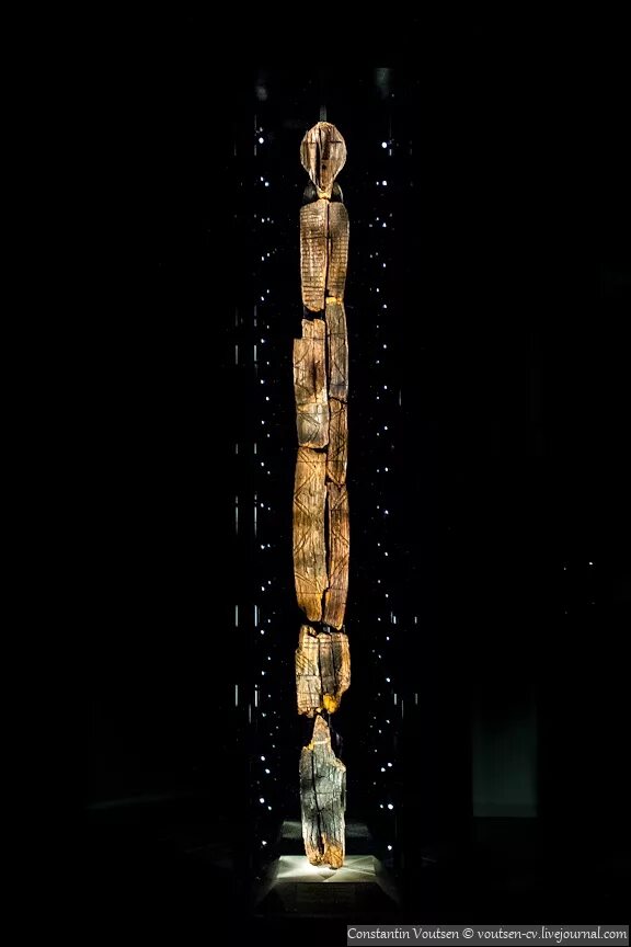 большой шигирский идол. шигирский идол екатеринбург. реконструкция шигирского идола. шигирский идол личины. шигирский идол библиотека белинского.