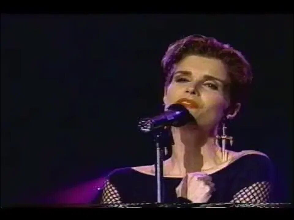 Ализе 2014. Шоу голос французская песня. Французская песня. Французская песня лямур тужур. Песня на французском языке голос.