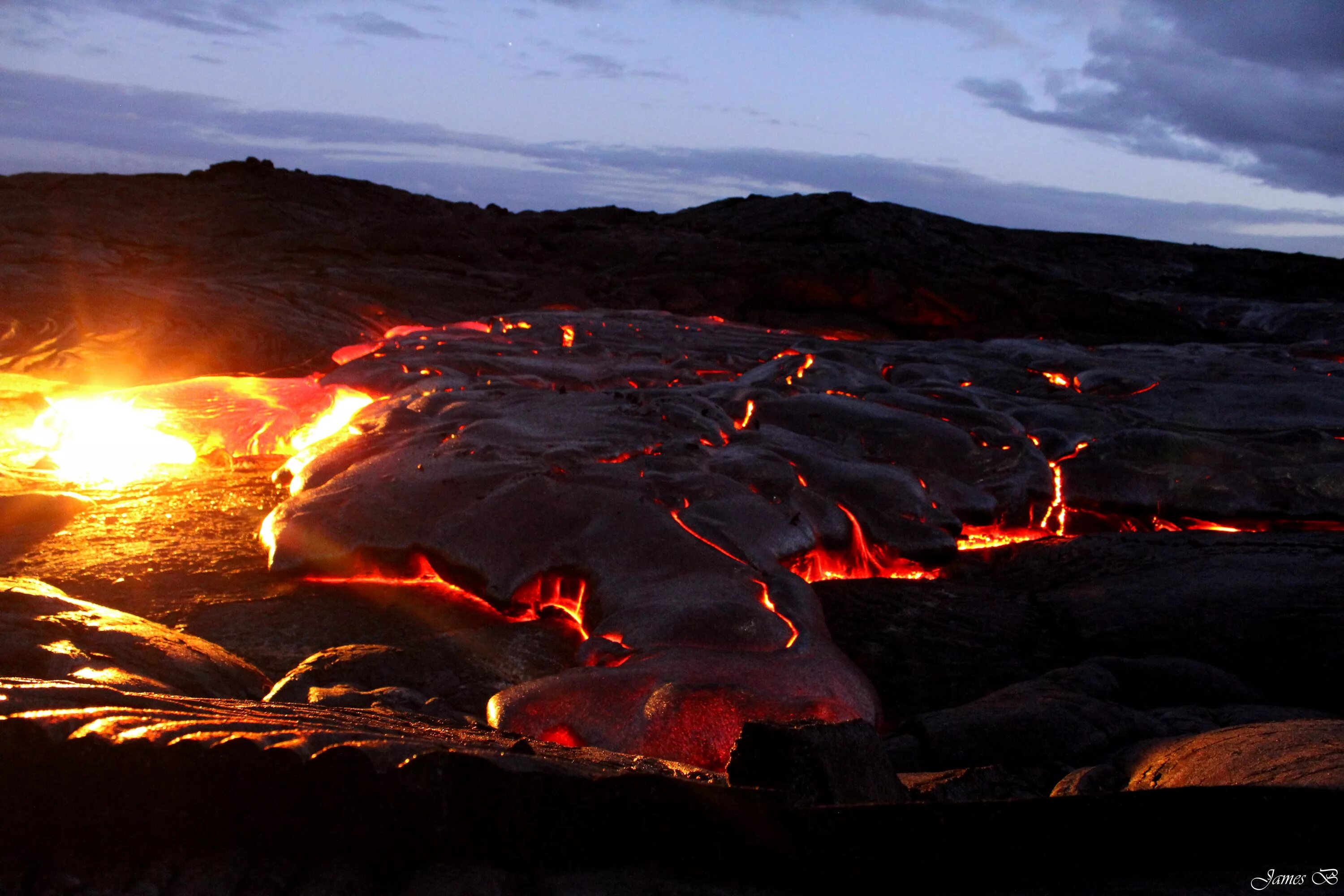 Рейкьявик вулкан. Лавовая пещера гавайи. Горячий вулкан. Вулкан. Вулкан эрта але эфиопия.