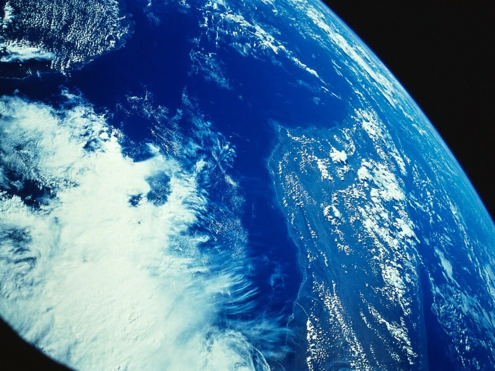 Планета океан. Гидросфера планеты земля. Атмосфера земли. Атмосфера земли из космоса. Мировой океан из космоса.