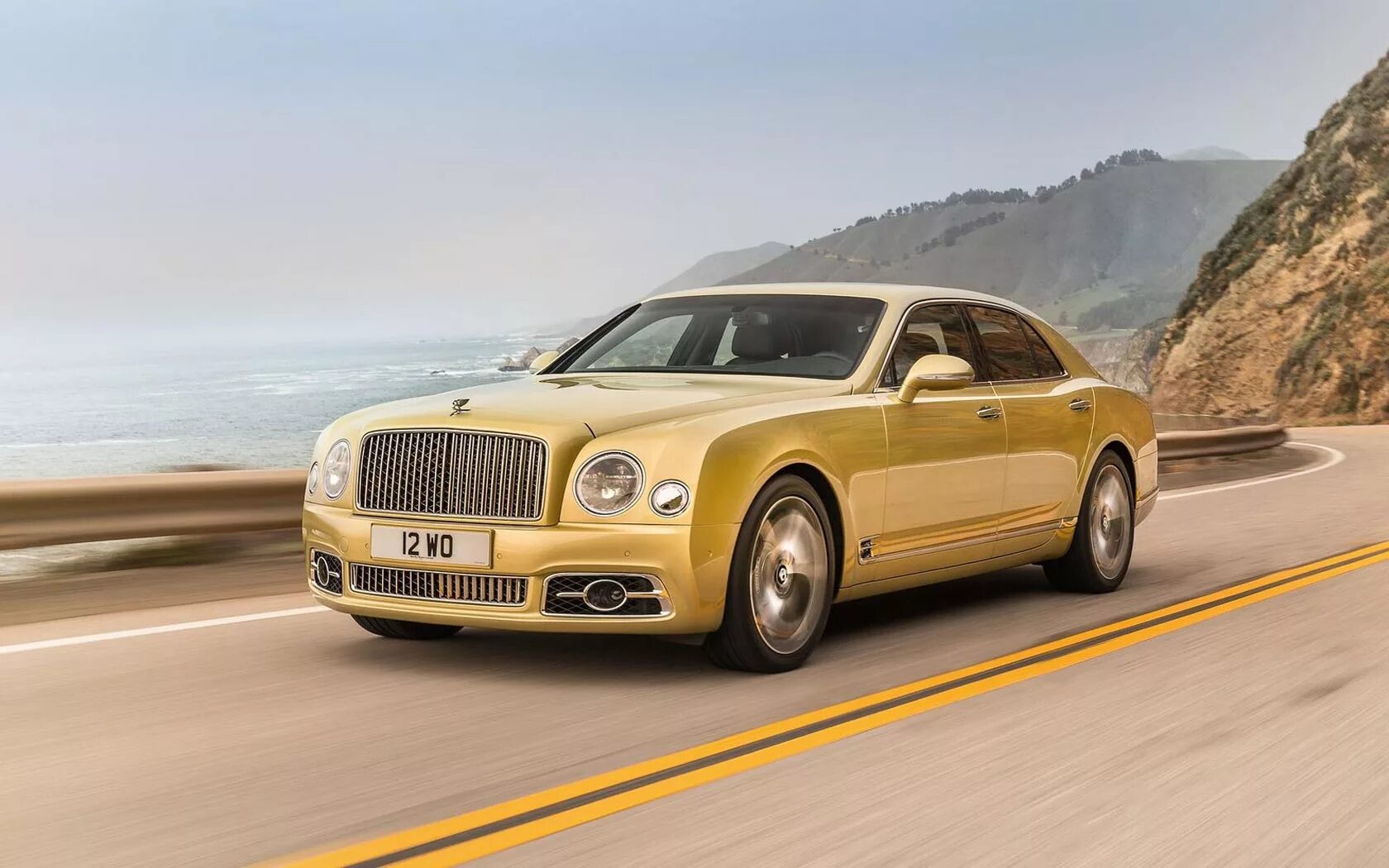 Бентли фото. Bentley Mulsanne 2005. Бентли Мульсан поколения. Бентли Мульсан 1984. Bentley Mulsanne 2020 жёлтый.