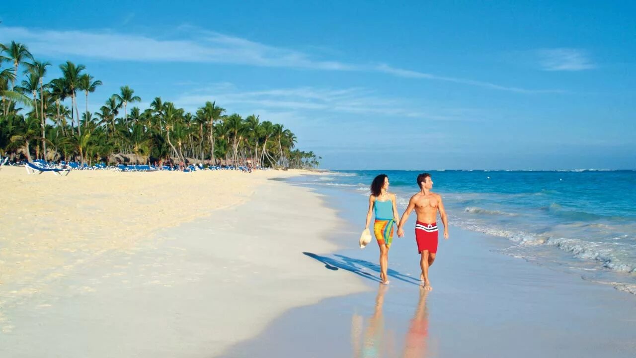 Анимационные программы в туризме. Две женщины с коктейлем на пляже руки. Пляж гранд анс праслин. Relaxation area девушка. Марса-алам египет пляжи.