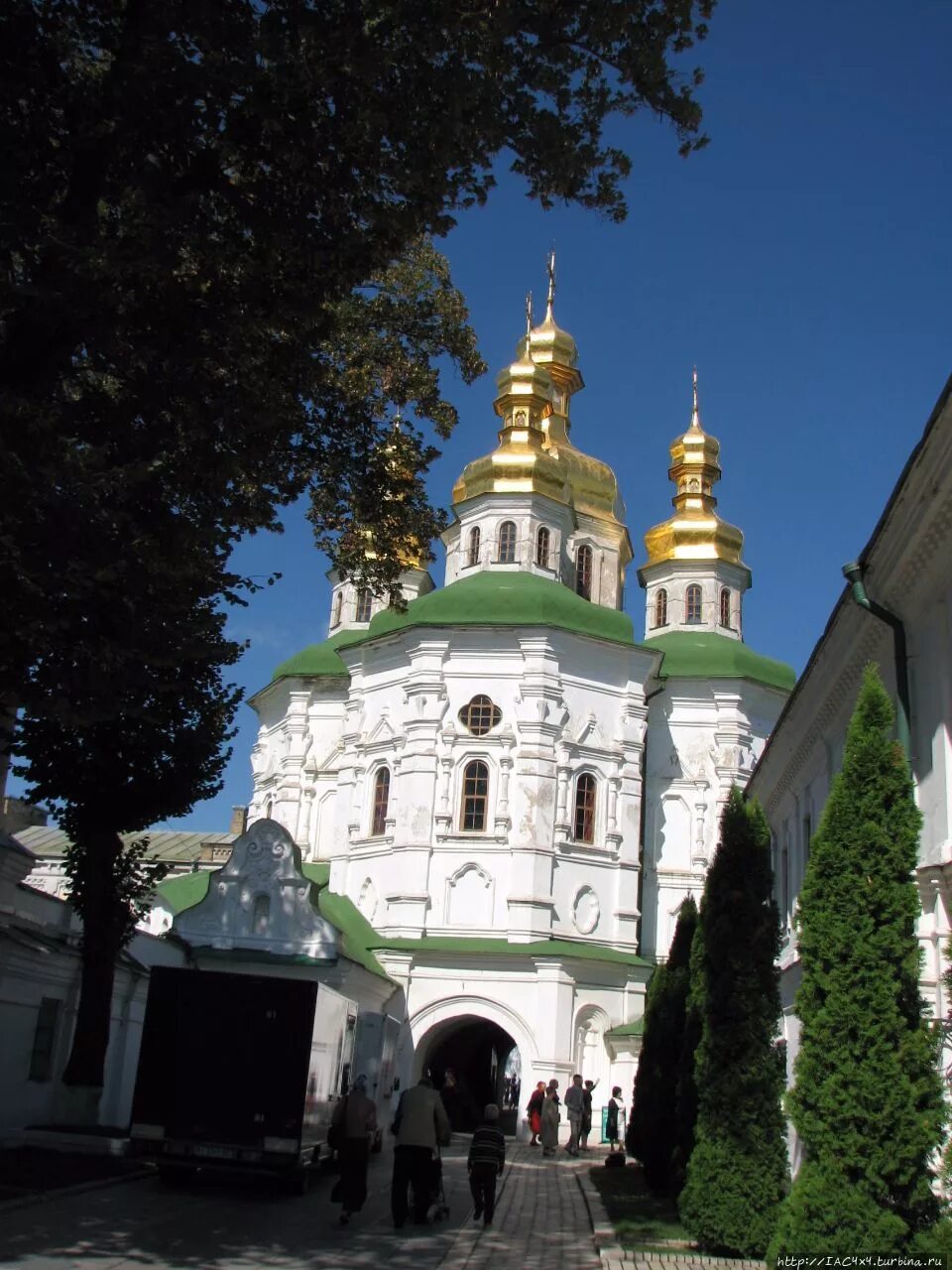 Киево-печерская лавра. Киево-печерская лавра вид сверху. Киевская печерская лавра пещеры. Киево-печерская лавра киев. Киево-печерская лавра.